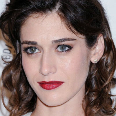 lizzy-caplan